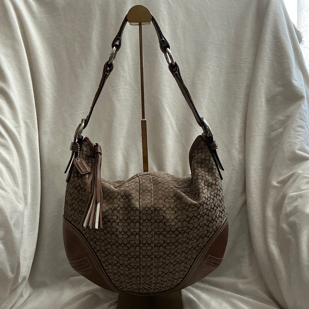 Coach Vintage 2006 Signature Tan & Brown Hobo Shoulder Bag (EUC) 🤩